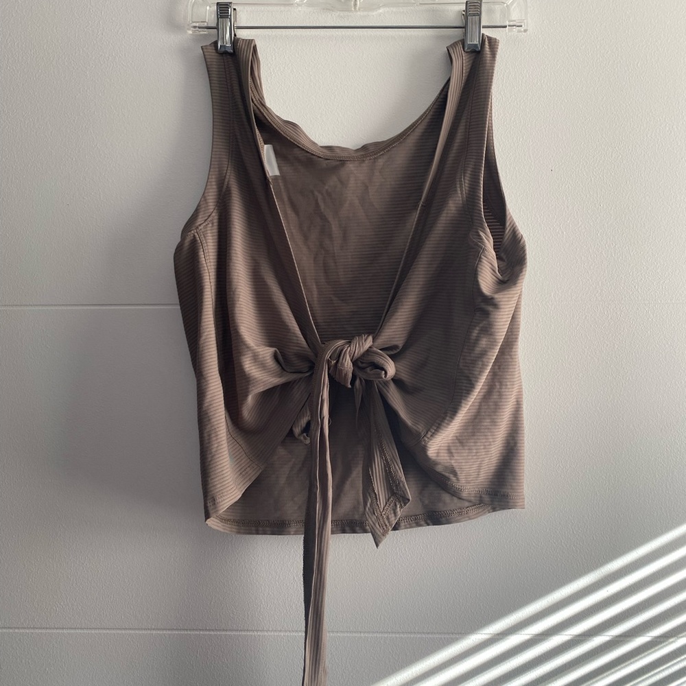 Cropped workout shirt